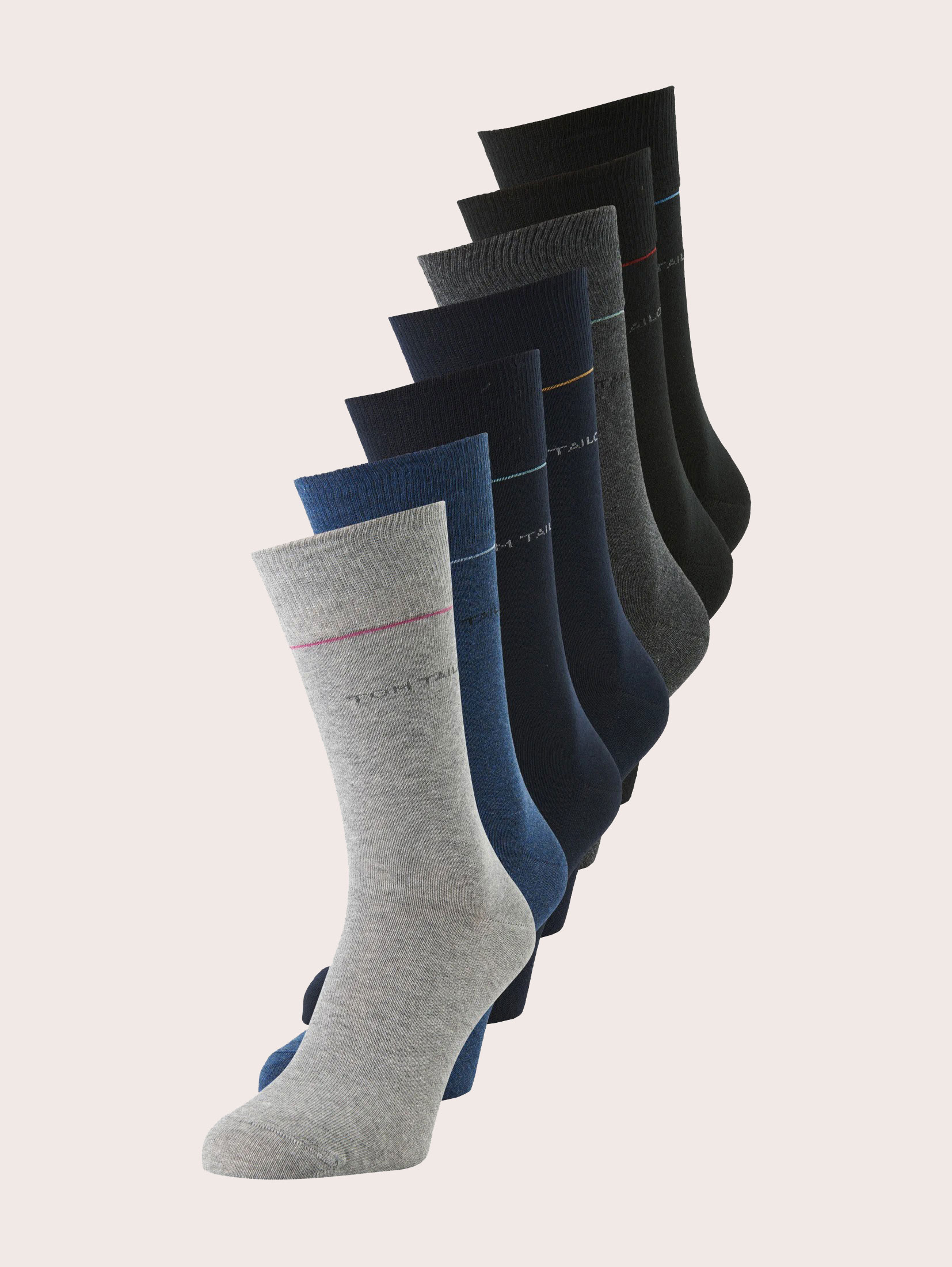 Pakiranje sedmih parov nogavic v škatli - Siva_5167555